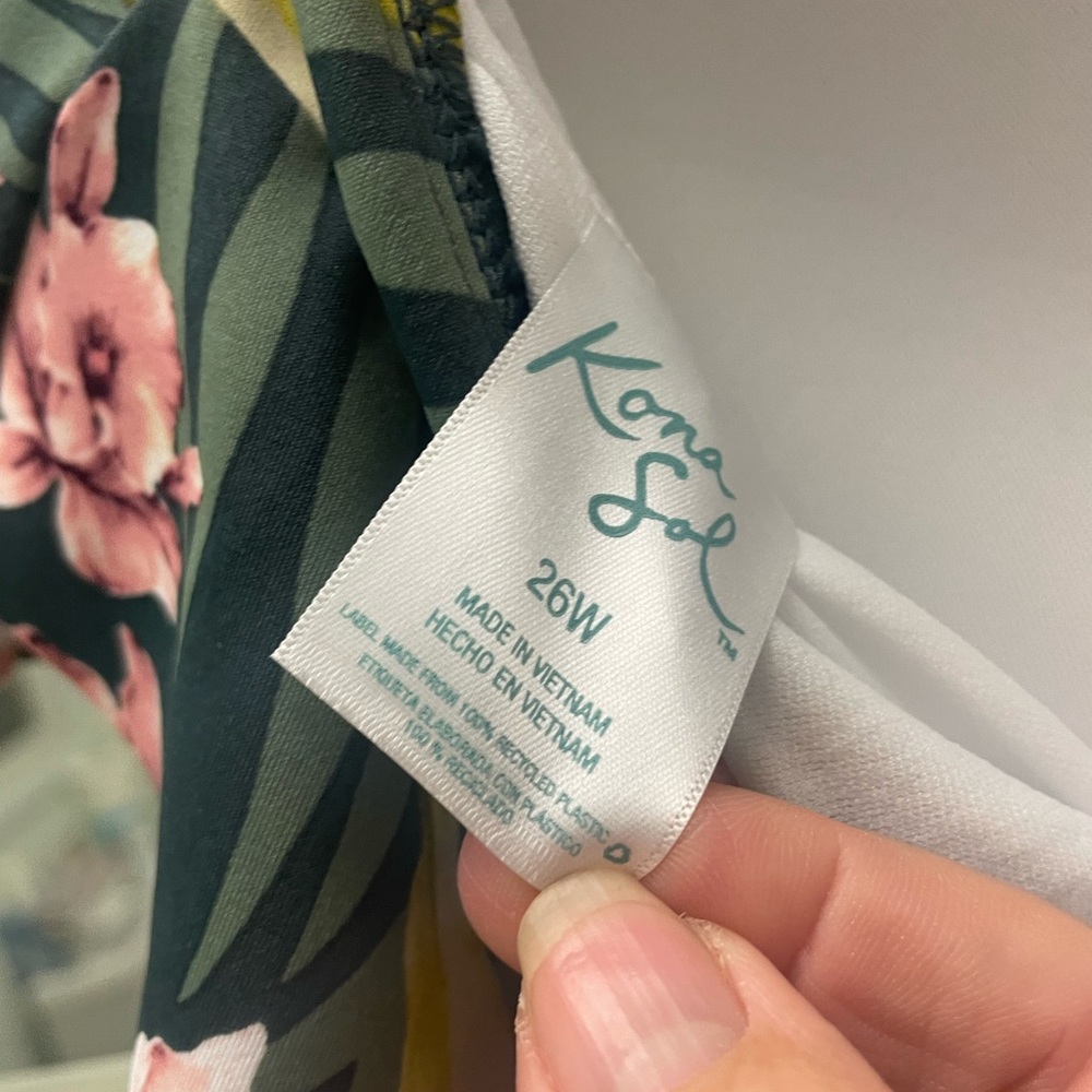 NWT- Floral Kona Sol Swimsuit 26W - Picture 2 of 4